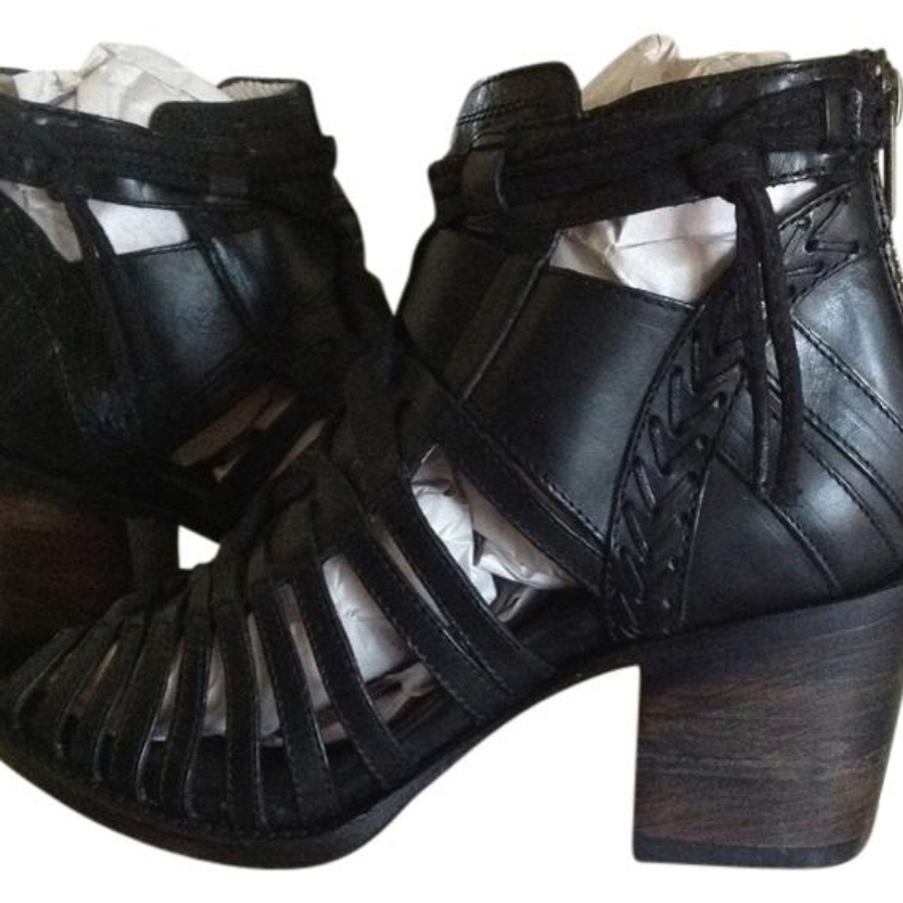 OG Black Freebird by Steven Wazee Sandal size 8 (fits like a sz 9)